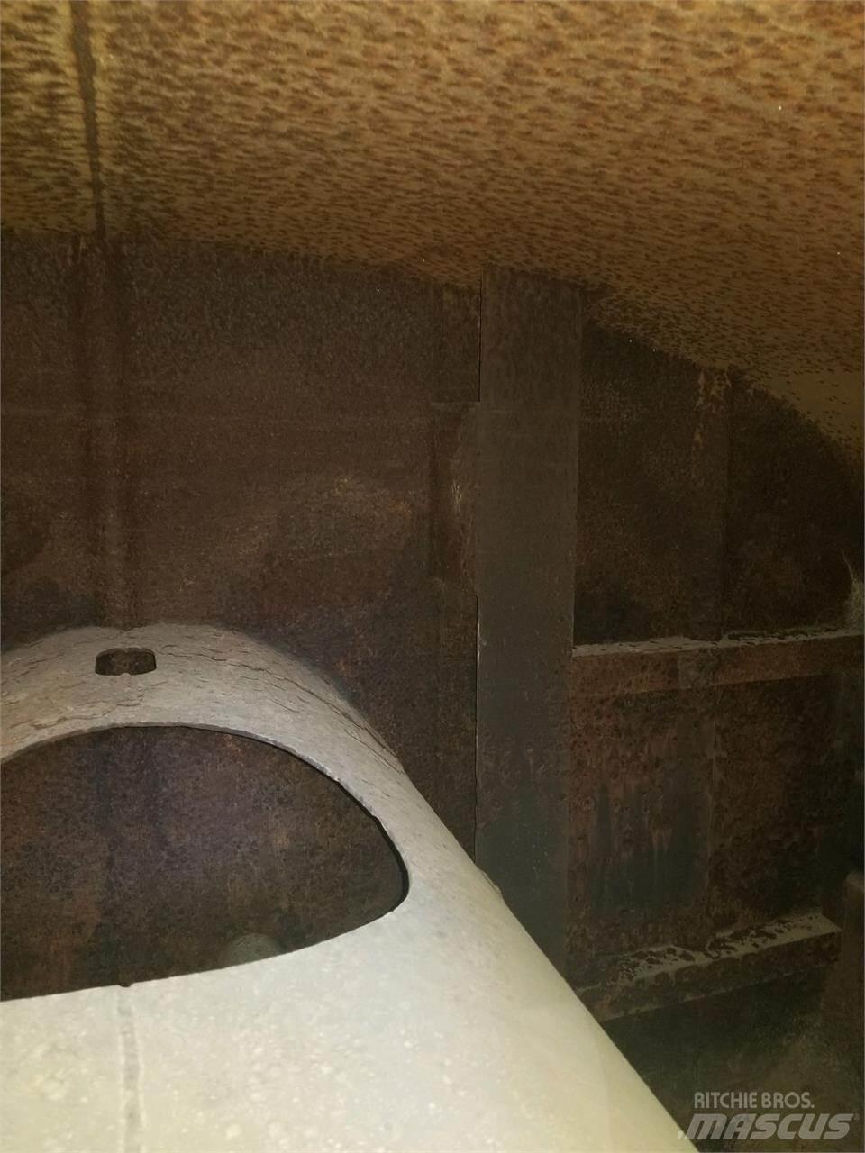 CAT 611 Säiliöperävaunut