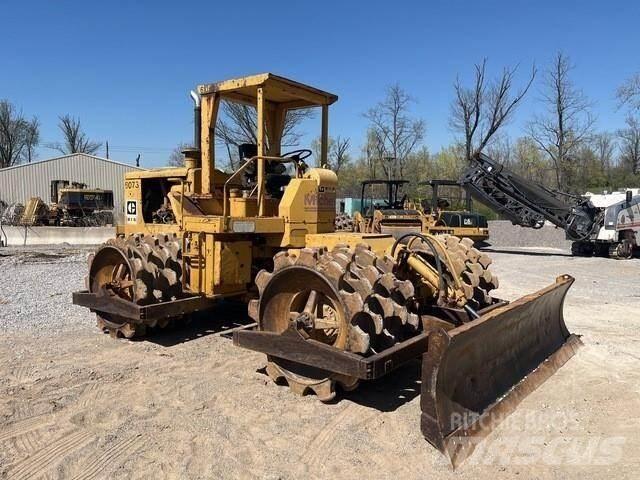 CAT 815 Kaatopaikkajyrät