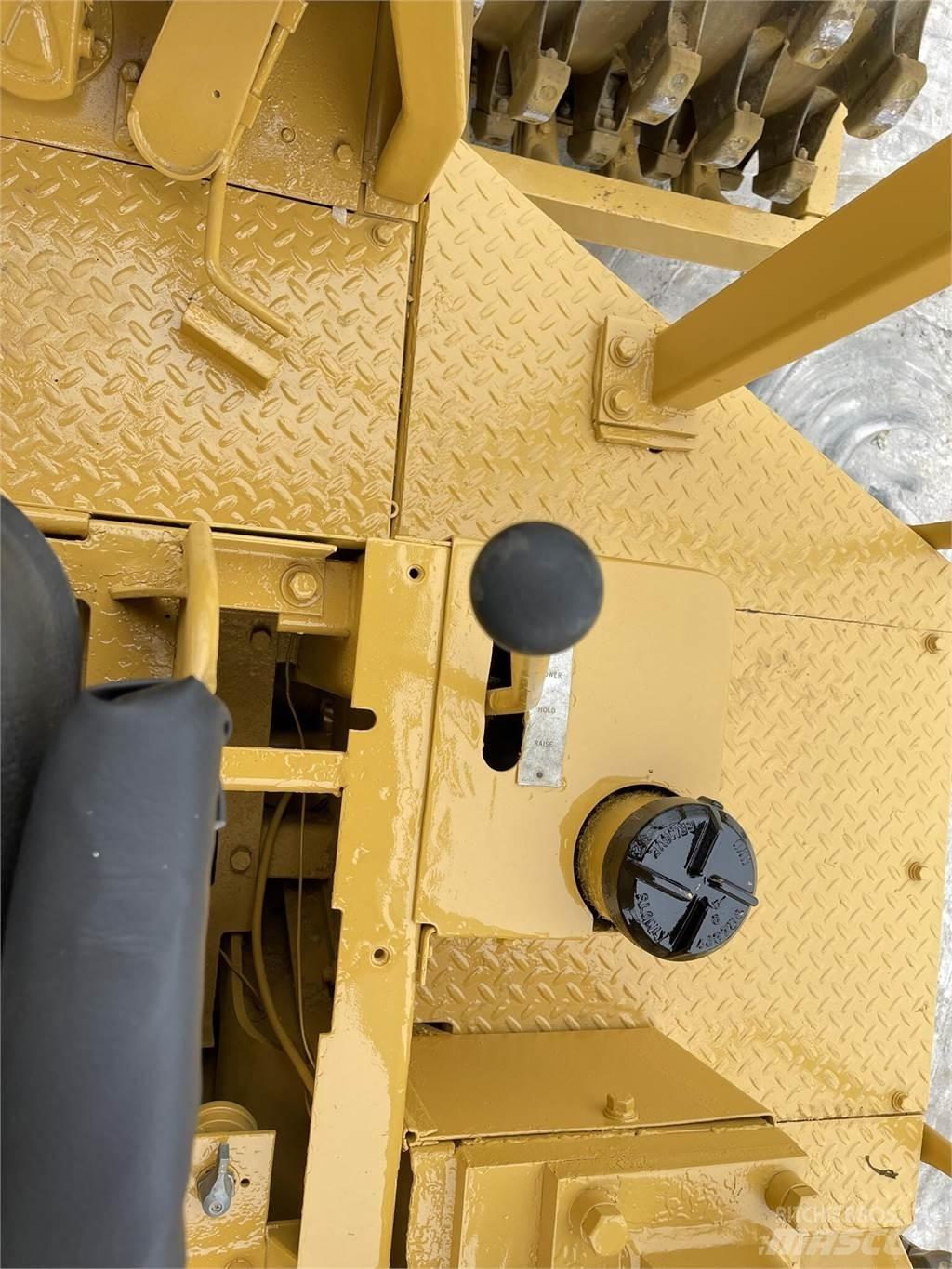 CAT 815 Kaatopaikkajyrät
