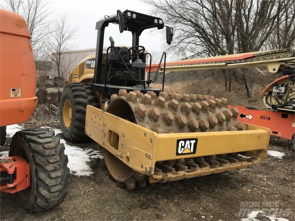 CAT CP54B Kaatopaikkajyrät
