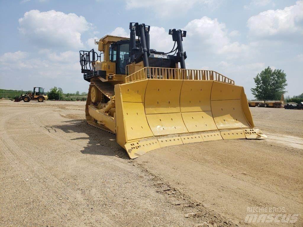 CAT D10T Telaketjupuskutraktorit