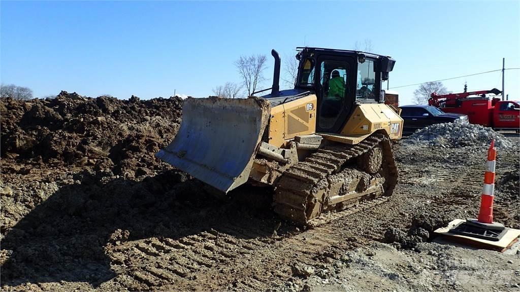 CAT D5 Telaketjupuskutraktorit