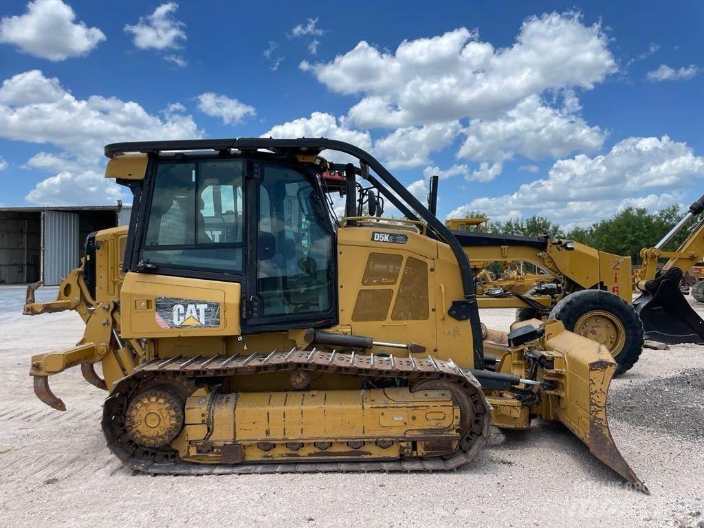 CAT D5K2 XL Telaketjupuskutraktorit