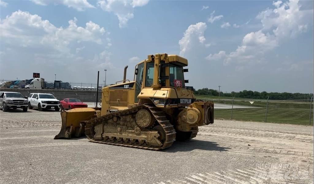 CAT D6N XL Telaketjupuskutraktorit