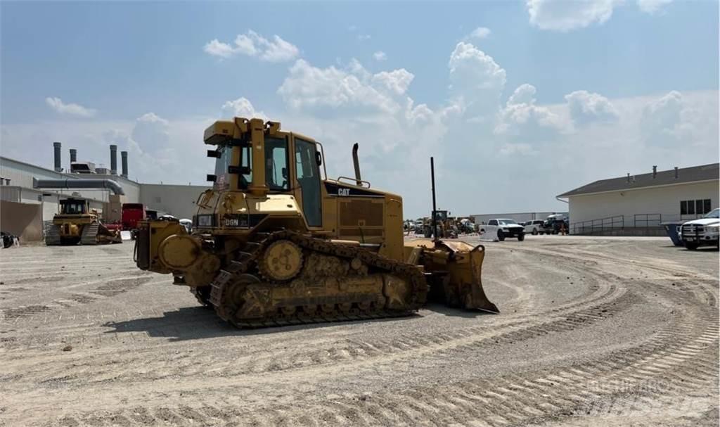CAT D6N XL Telaketjupuskutraktorit