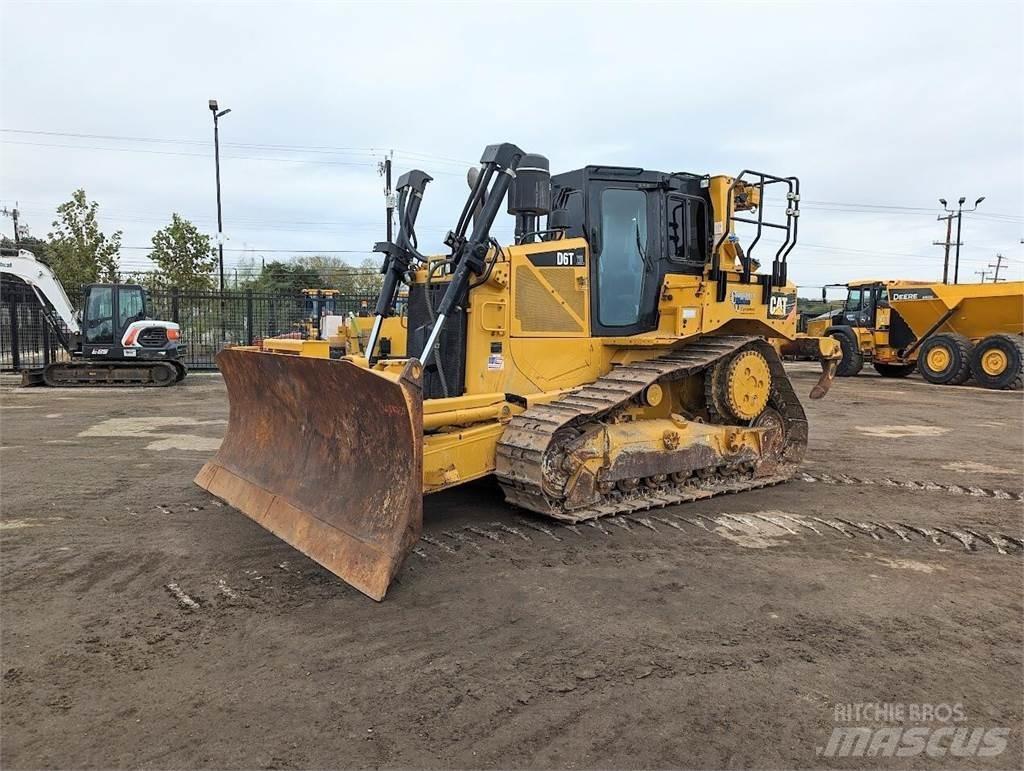 CAT D6T XL Telaketjupuskutraktorit