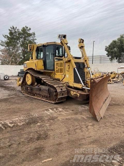 CAT D6T XW Telaketjupuskutraktorit