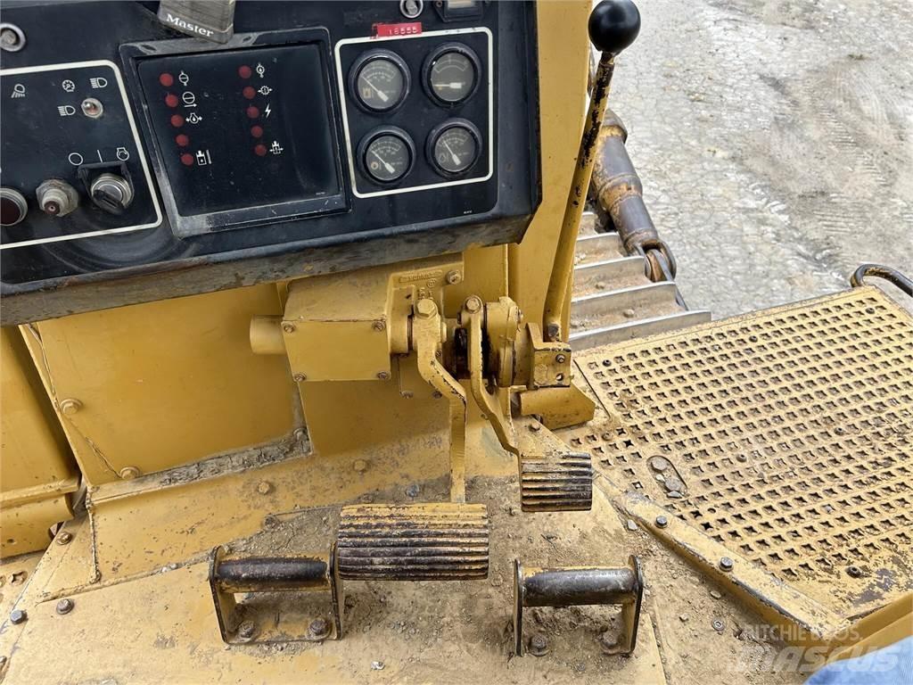 CAT D8N Telaketjupuskutraktorit