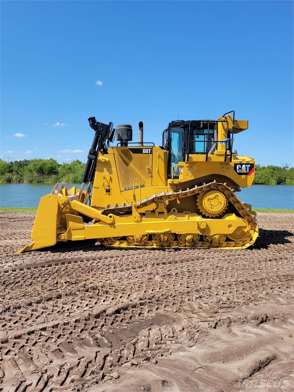 CAT D8T Telaketjupuskutraktorit