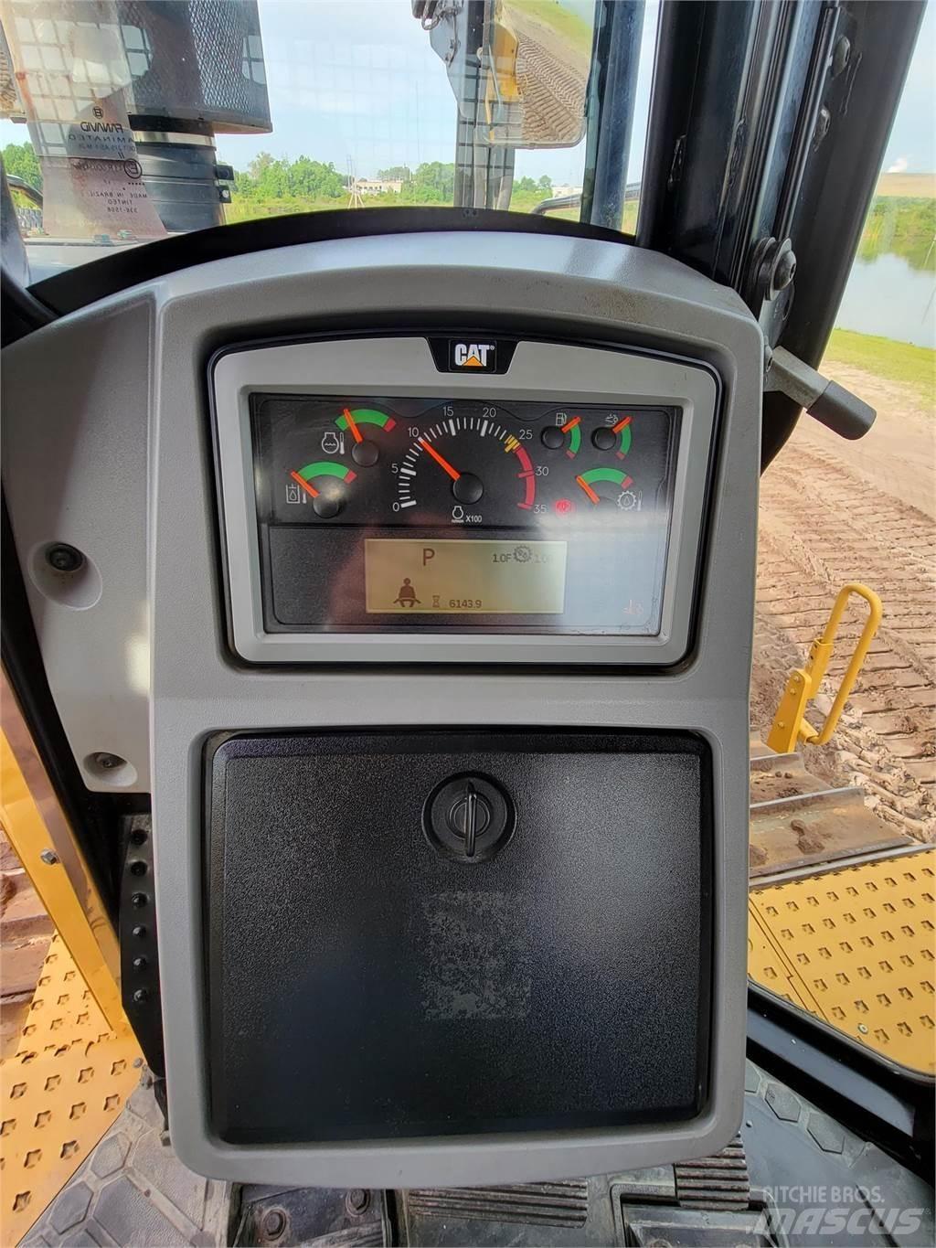 CAT D8T Telaketjupuskutraktorit