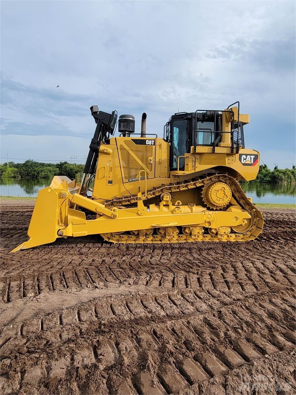 CAT D8T Telaketjupuskutraktorit