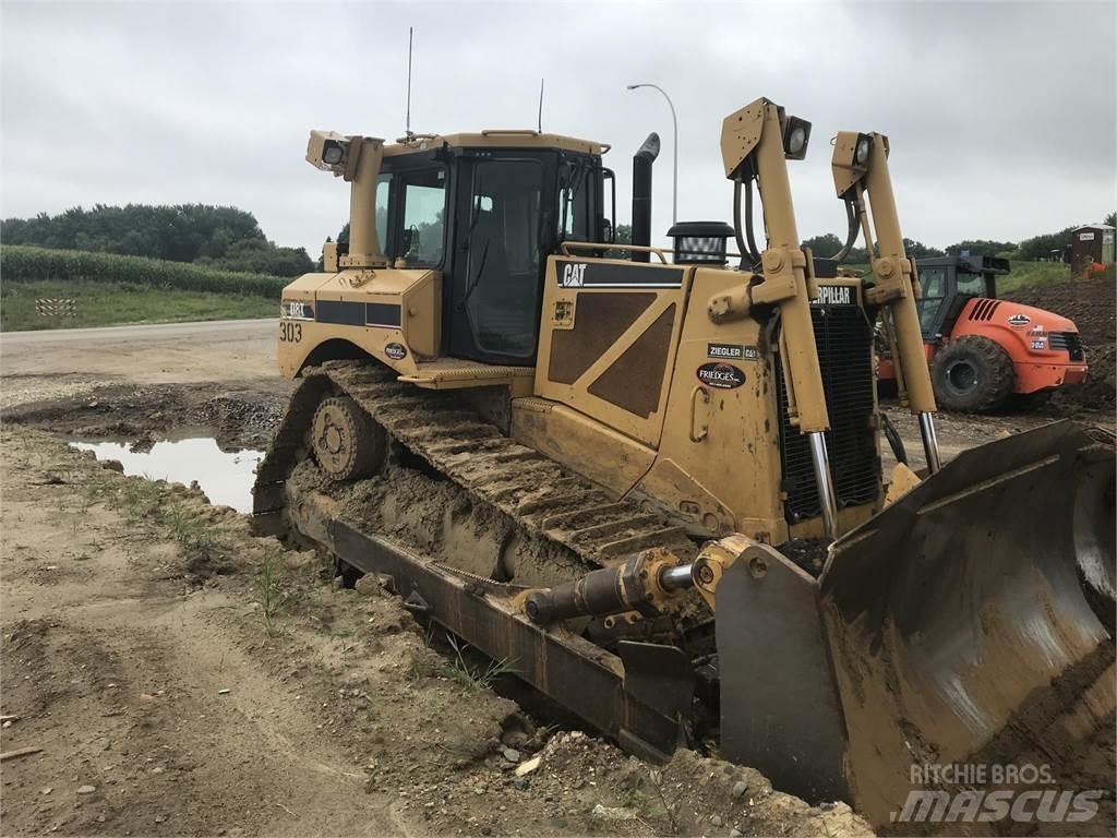 CAT D8T Telaketjupuskutraktorit
