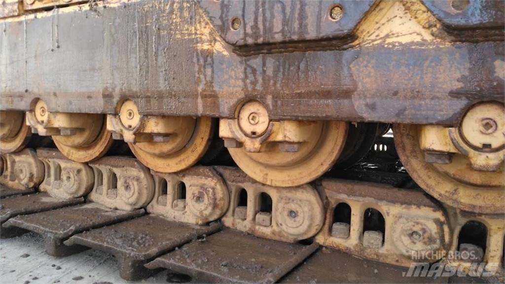 CAT D9H Telaketjupuskutraktorit