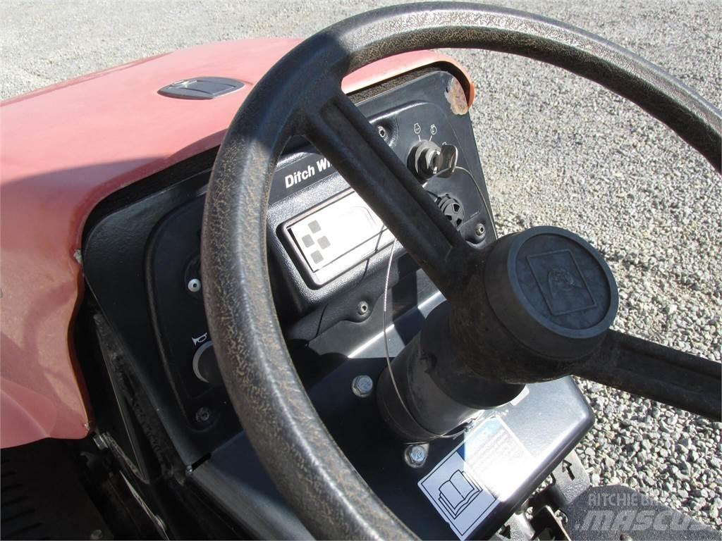 Ditch Witch RT30 Ketjukaivurit