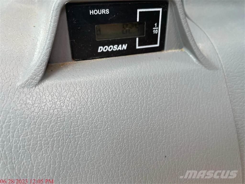 Doosan DX140 LC-5 Telakaivukoneet
