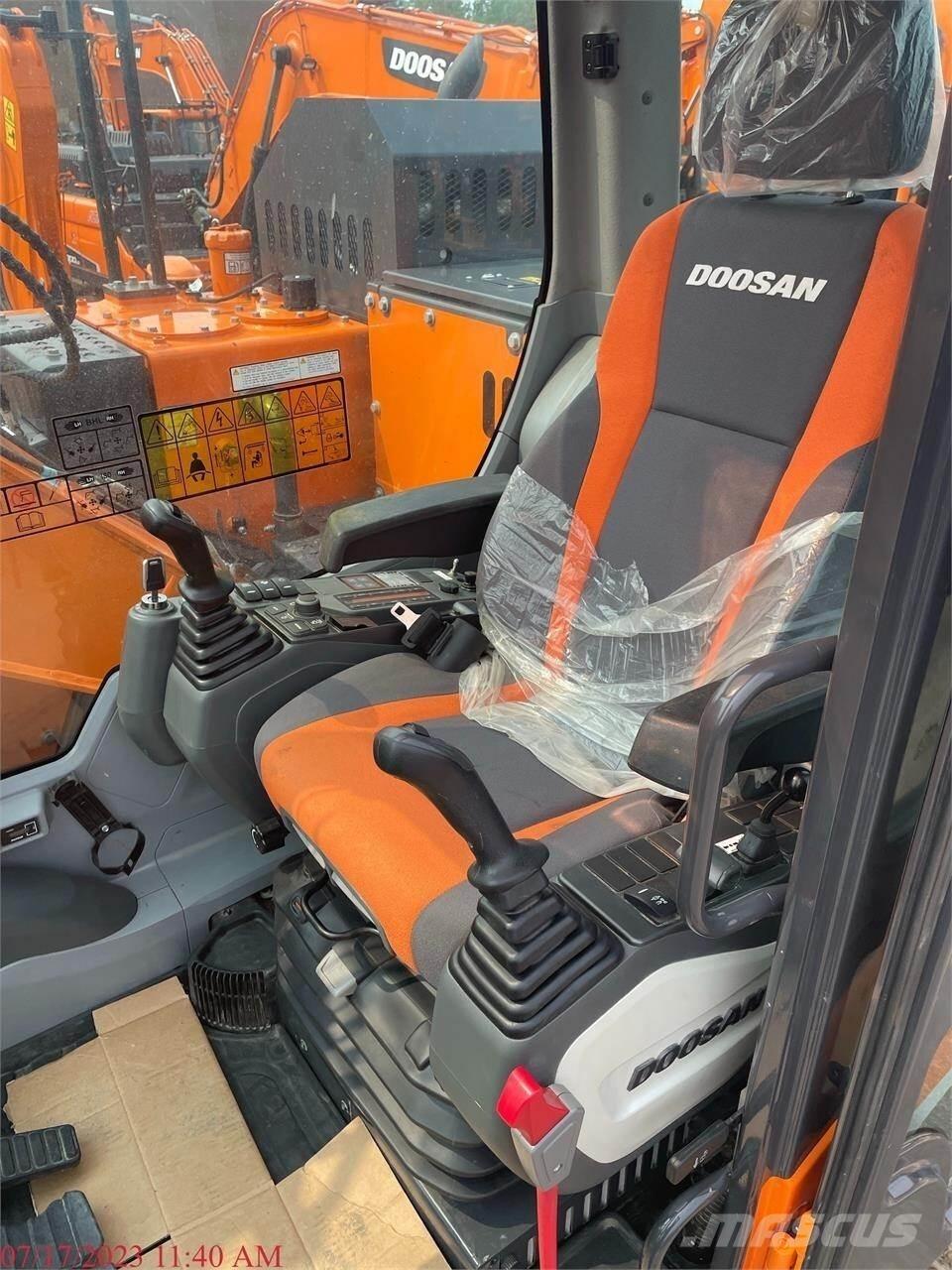 Doosan DX140 LC-5 Crawler excavators