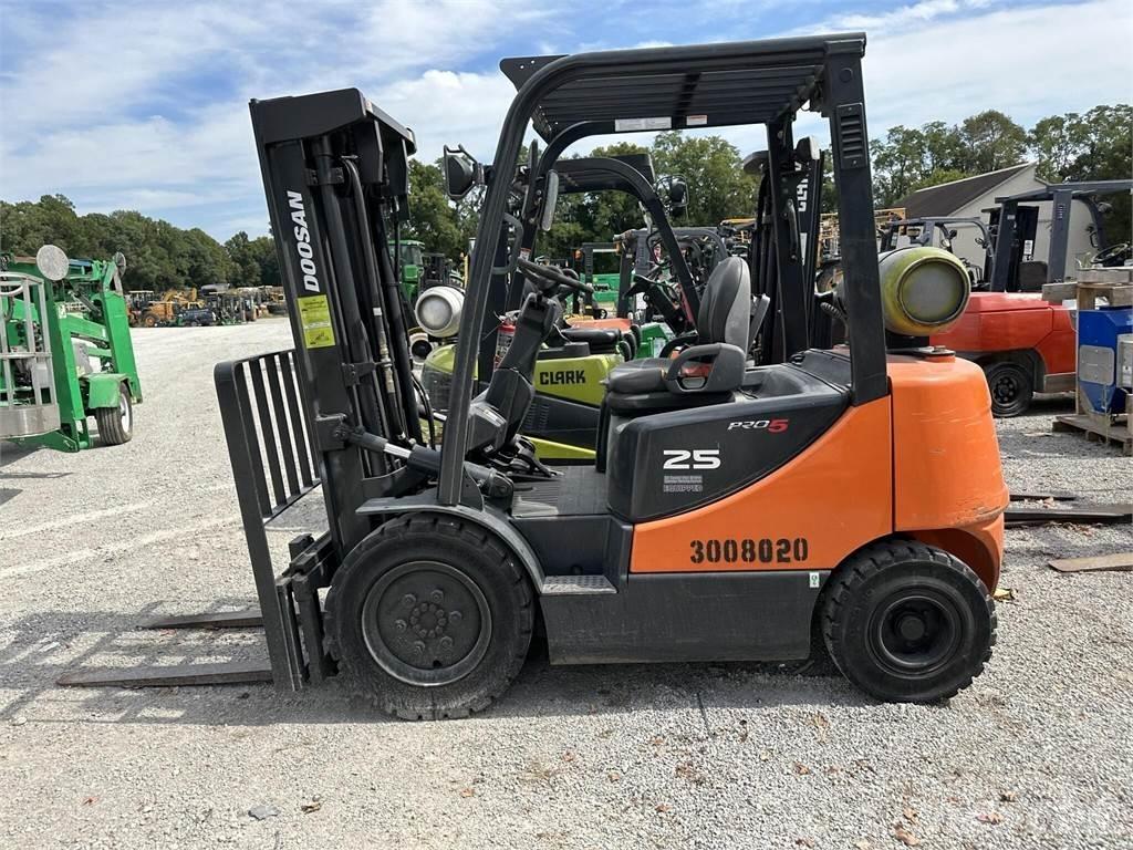 Doosan G25P-5 Muut haarukkatrukit
