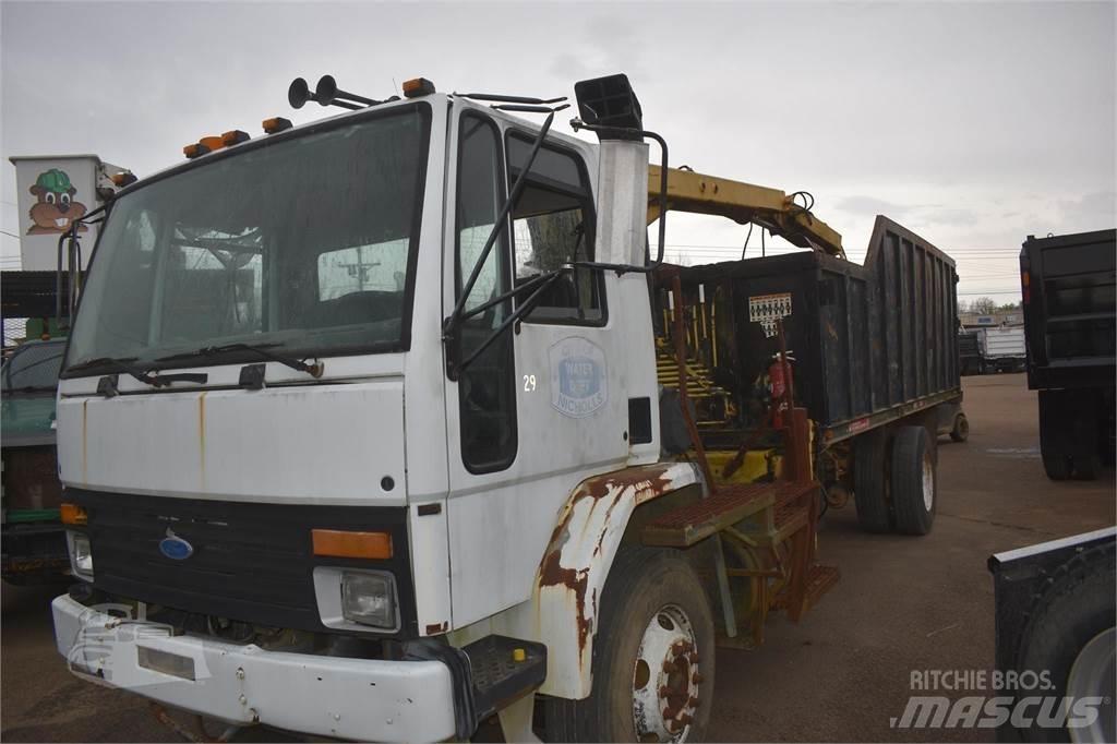 Ford CF8000 Nosturiautot
