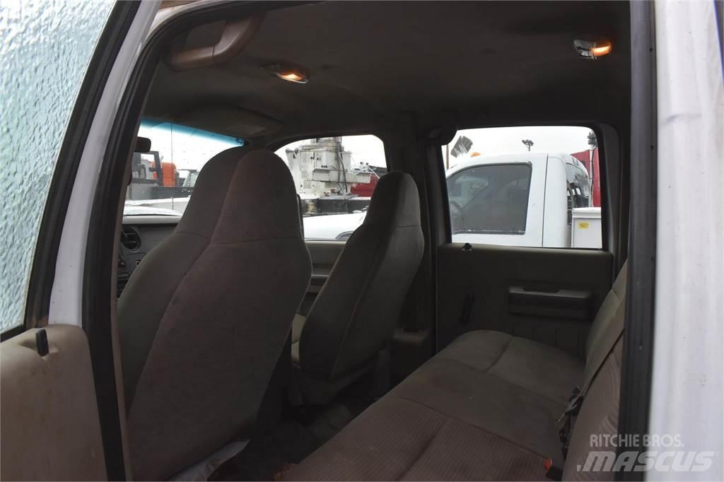 Ford F550 Tienhoitoautot