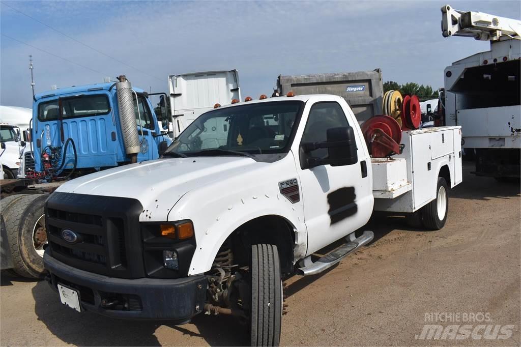 Ford F550 Tienhoitoautot
