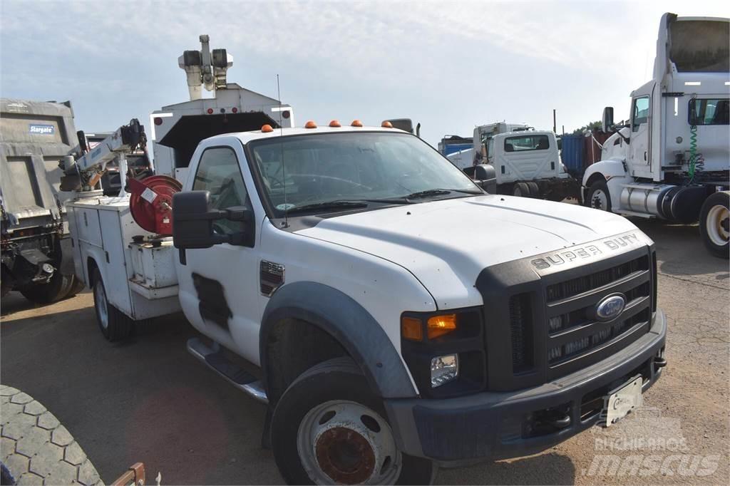 Ford F550 Tienhoitoautot