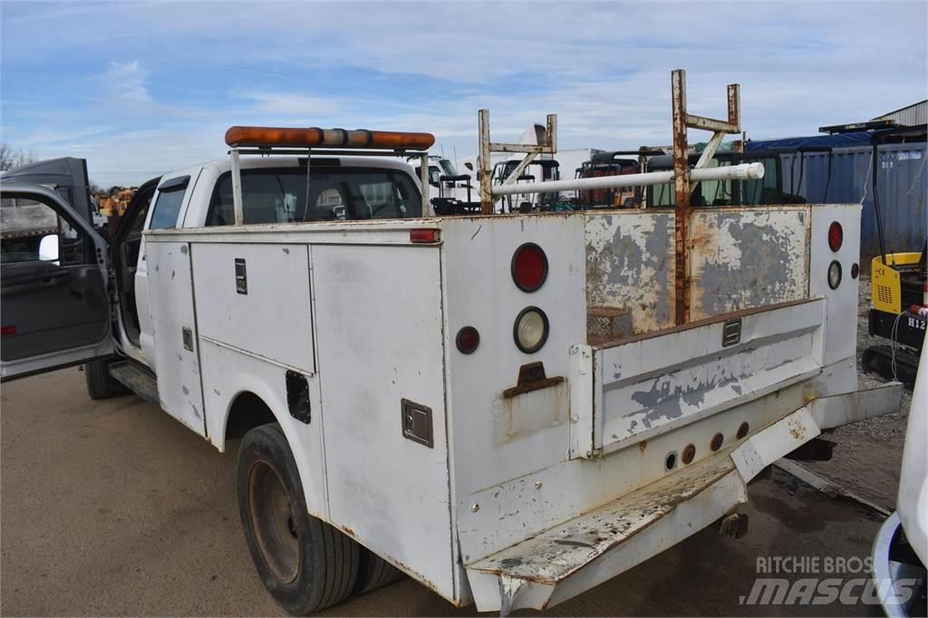 Ford F550 Tienhoitoautot