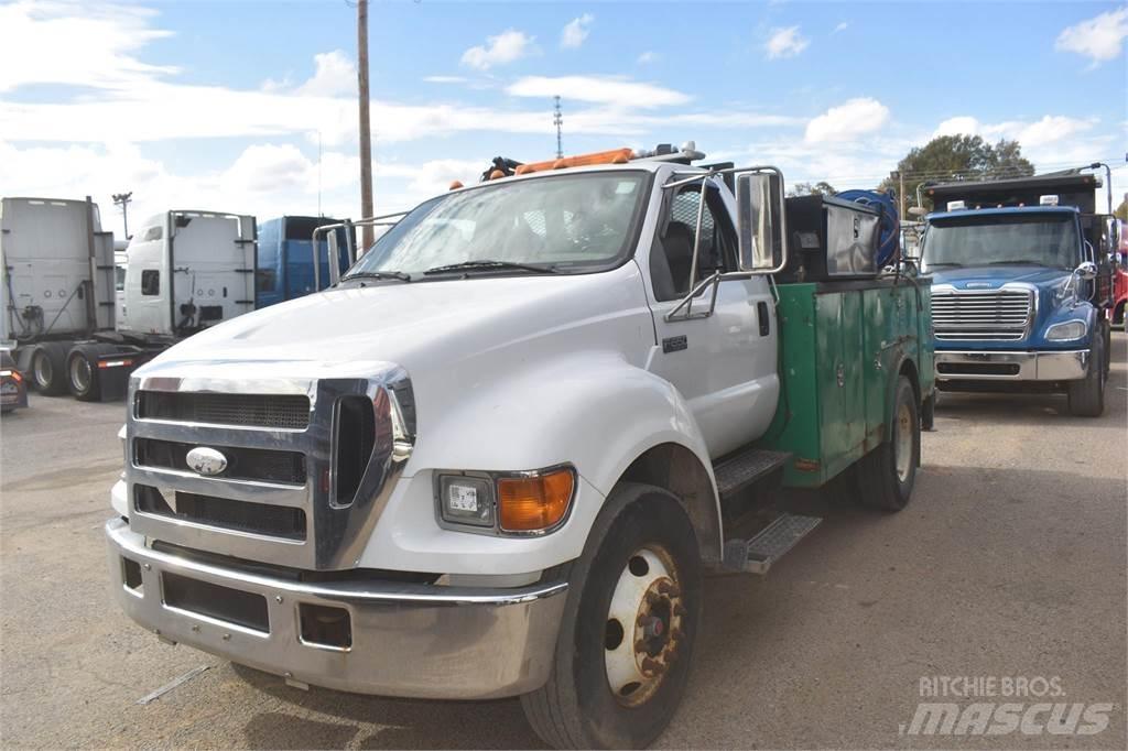Ford F650 Tienhoitoautot