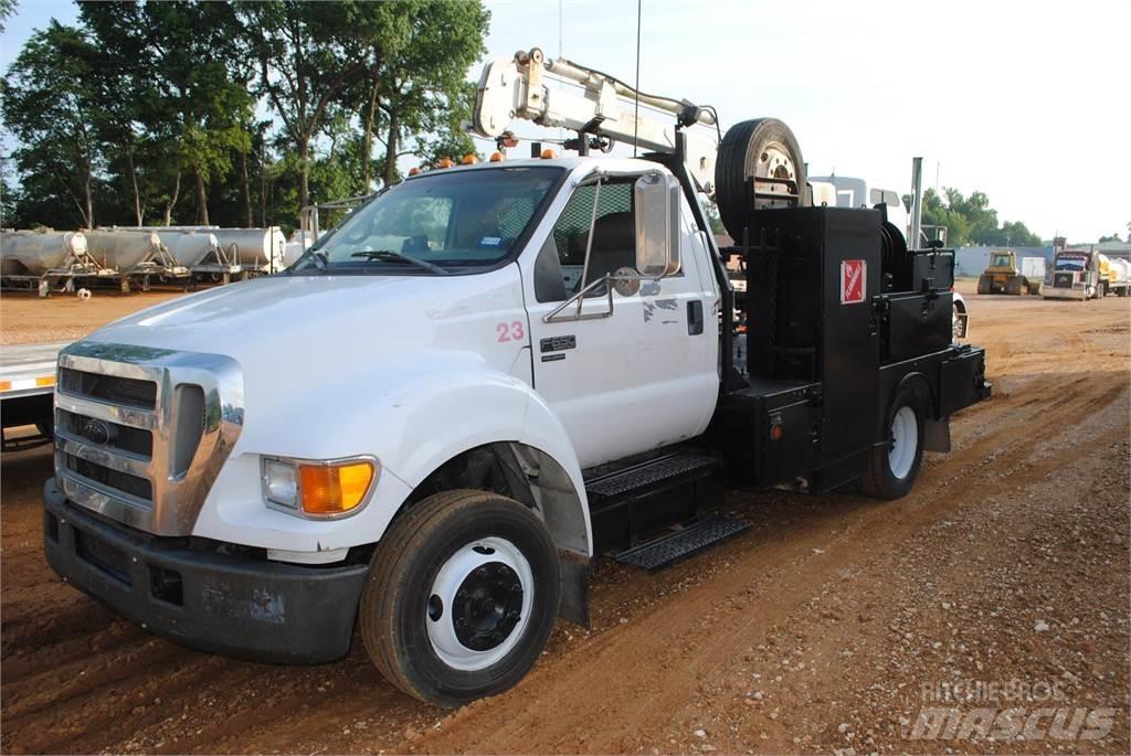 Ford F650 Tienhoitoautot