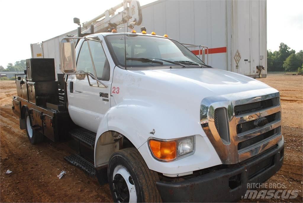 Ford F650 Tienhoitoautot