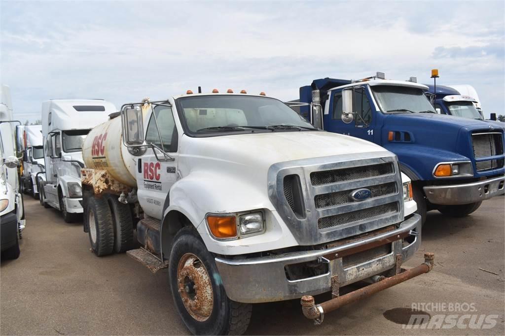 Ford F750 Säiliöautot