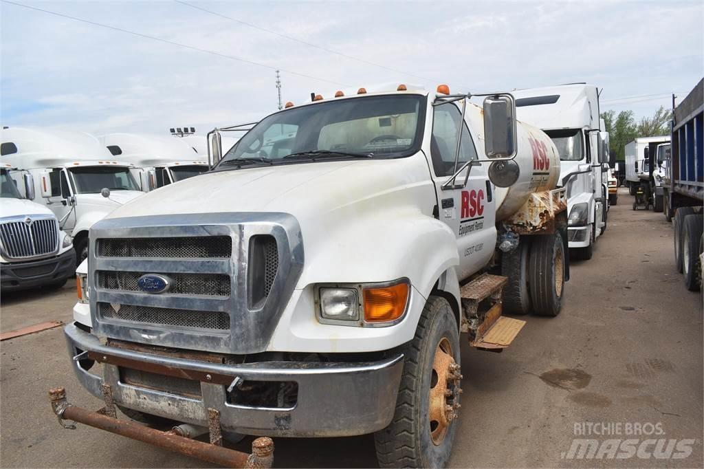 Ford F750 Säiliöautot