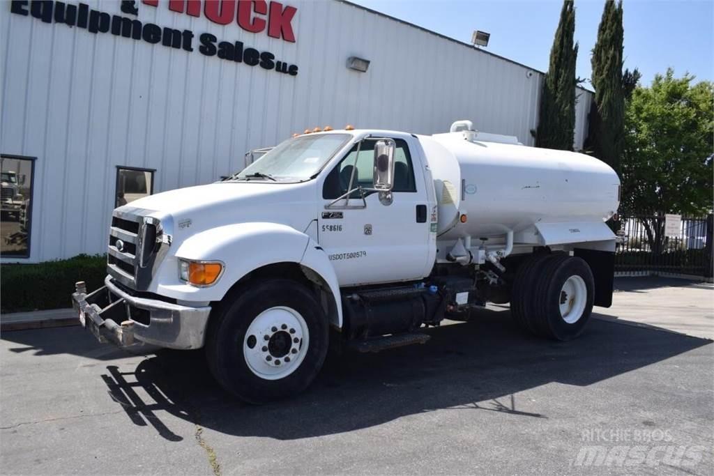 Ford F750 Säiliöautot