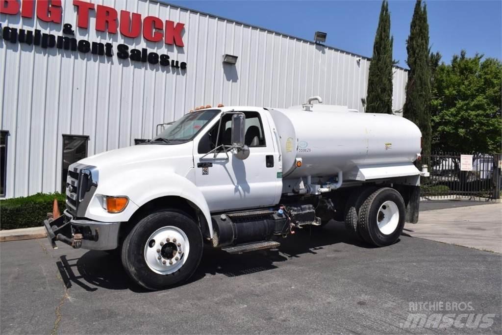 Ford F750 Säiliöautot