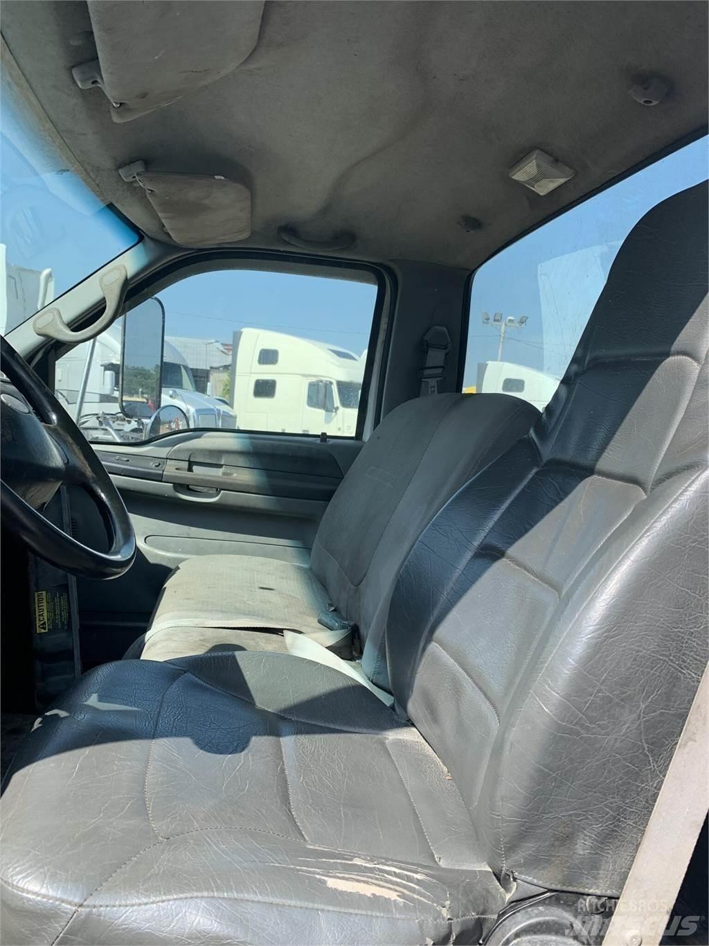 Ford F750 Nosturiautot
