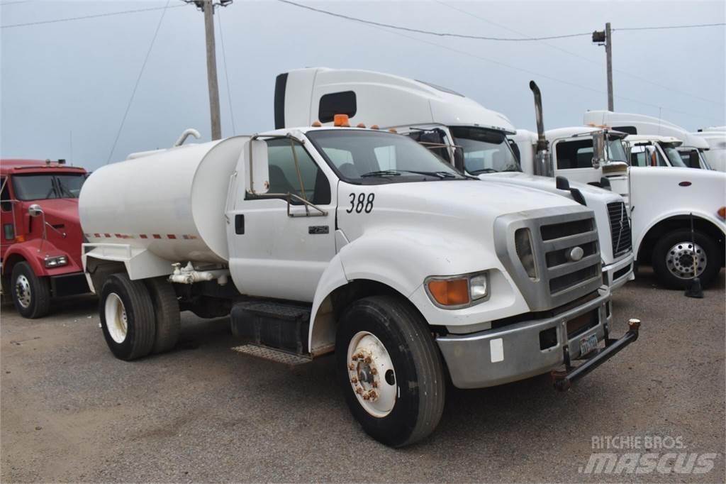 Ford F750 Säiliöautot