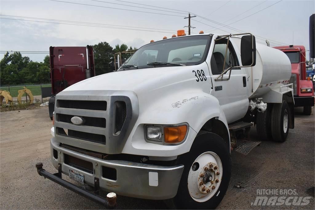 Ford F750 Säiliöautot