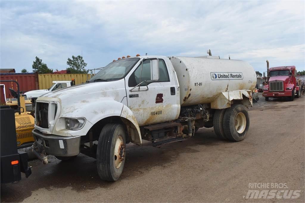 Ford F750 Säiliöautot