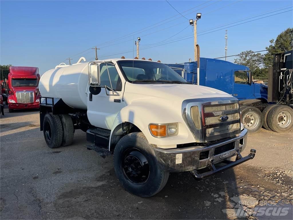 Ford F750 Säiliöautot