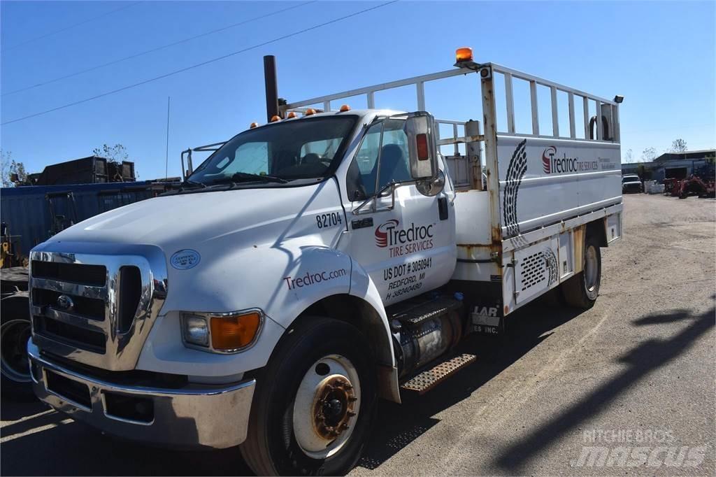 Ford F750 Tienhoitoautot