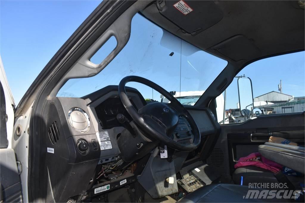 Ford F750 Tienhoitoautot