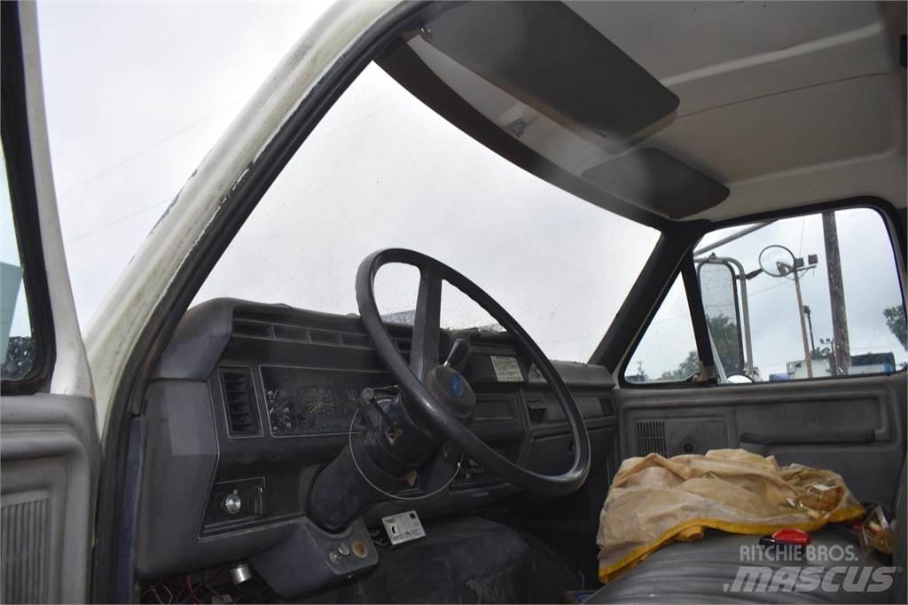 Ford F800 Nosturiautot