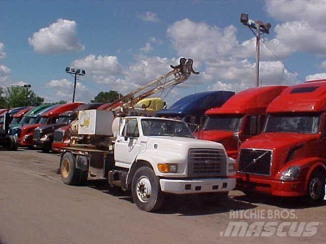 Ford F800 Tienhoitoautot