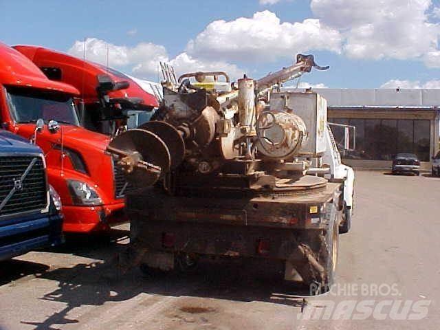 Ford F800 Tienhoitoautot