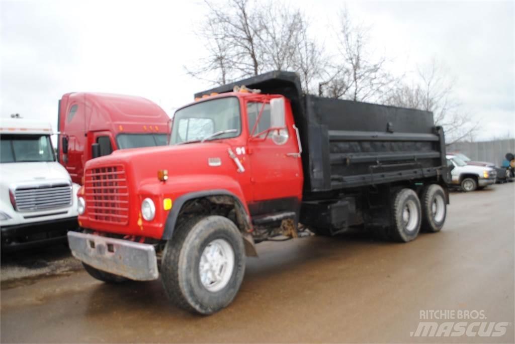 Ford L8000 Sora- ja kippiautot
