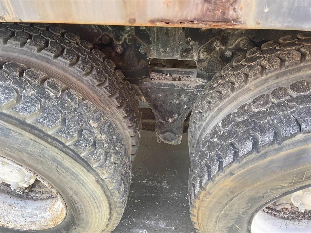 Ford L8000 Sora- ja kippiautot