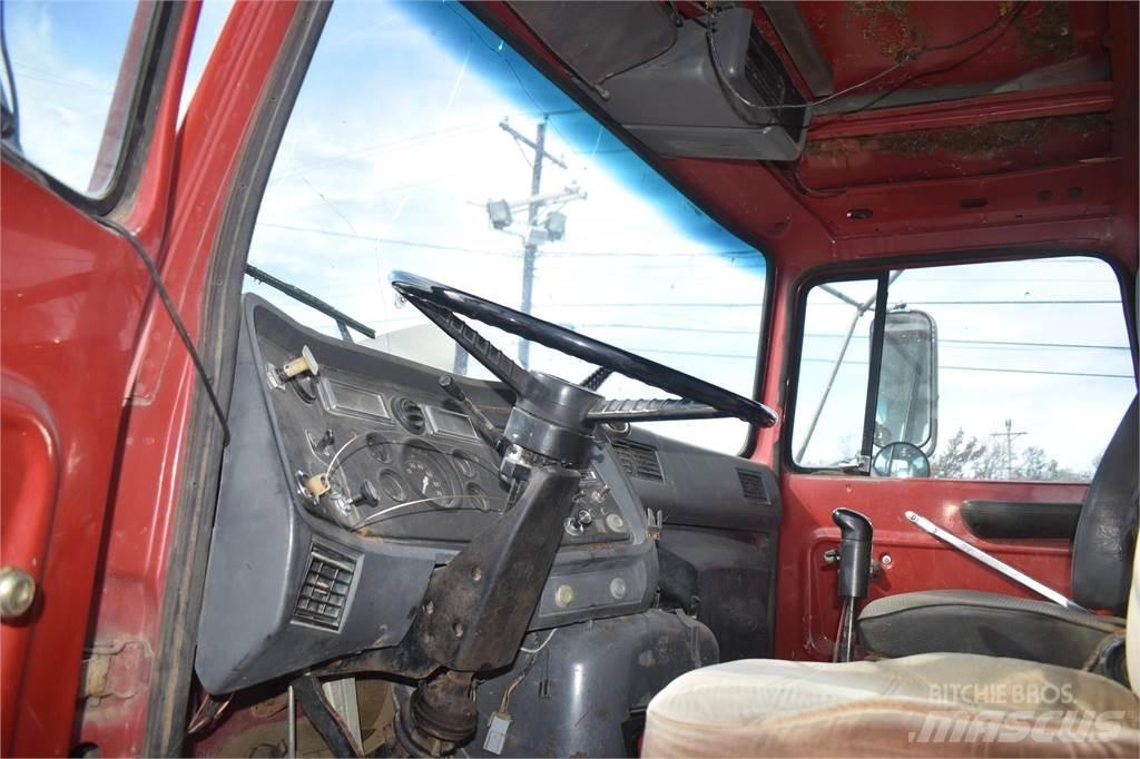 Ford L8000 Sora- ja kippiautot