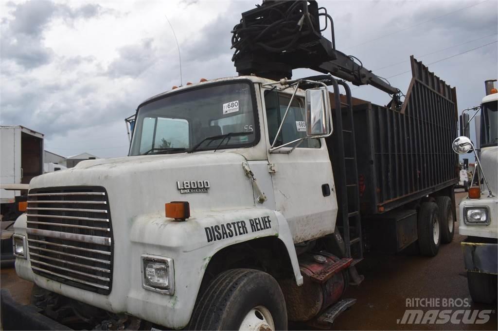 Ford L8000 Nosturiautot