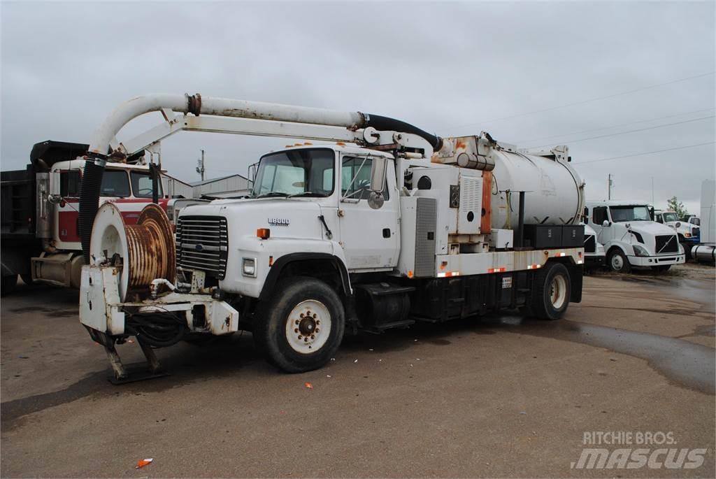 Ford L8000 Säiliöautot