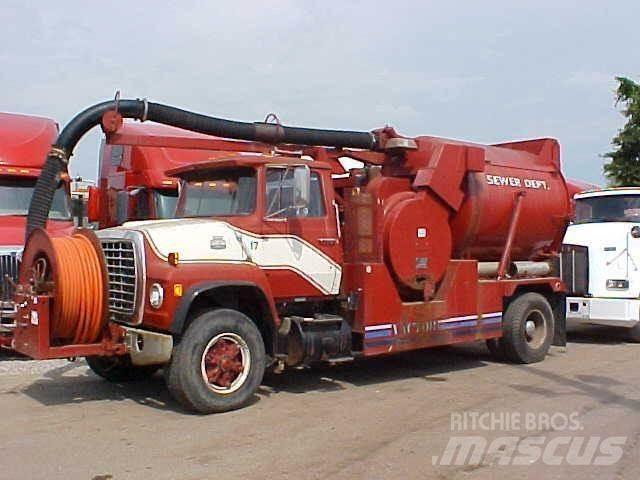 Ford L8000 Säiliöautot