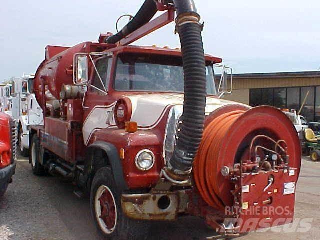 Ford L8000 Säiliöautot